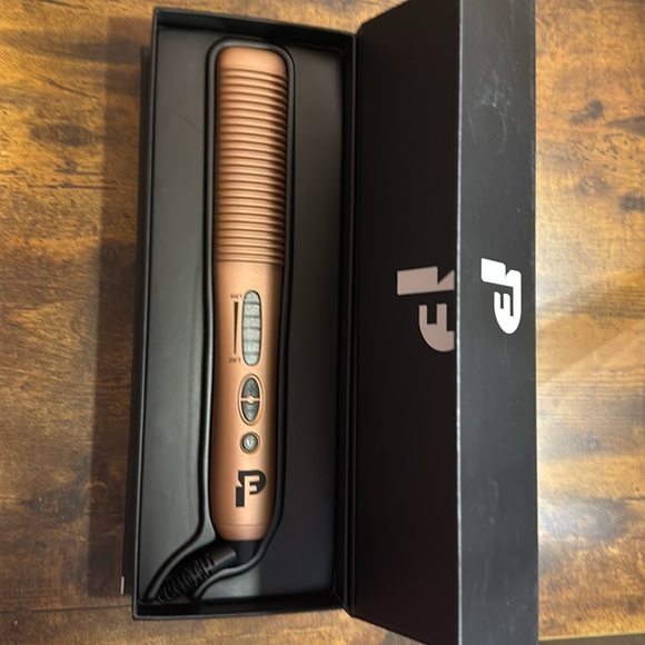 Profashion The Almighty Styling Comb - Picture 3 of 5